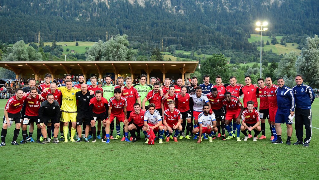 gemeinsames Abschlussoto Fussball, Hamburger SV, Trainingslager in Graubuenden / Schweiz 2015, Testspiel, Chur 97 - Hamburger SV
