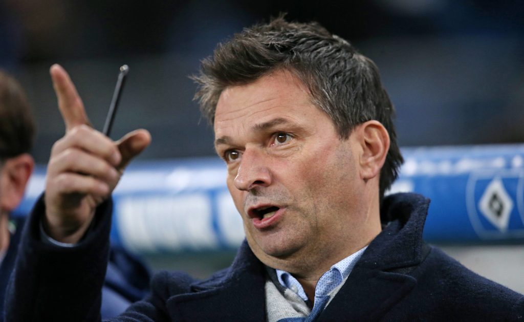 Schalke-Manager Christian Heidel hat kein Interesse an HSV-Stürmer Pierre-Michel Lasogga. (Foto: Imago)