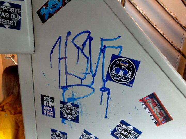 Randale im Zug! HSV-Hooligans schlagen 25-Jährigen bewusstlos