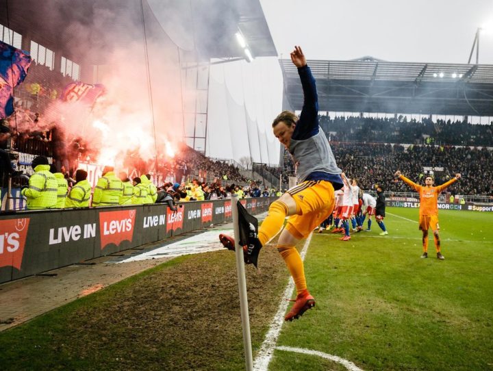 So erklärt Ex-HSV-Keeper Mickel seinen Eckfahnen-Tritt am Millerntor