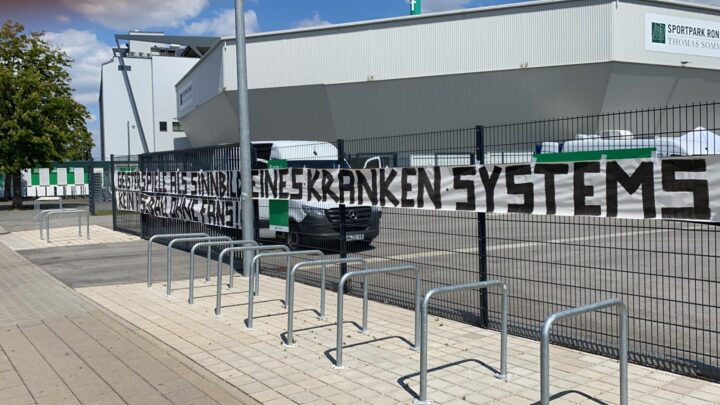 Vor HSV-Spiel: Kritisches Fan-Plakat am Fürther Stadion