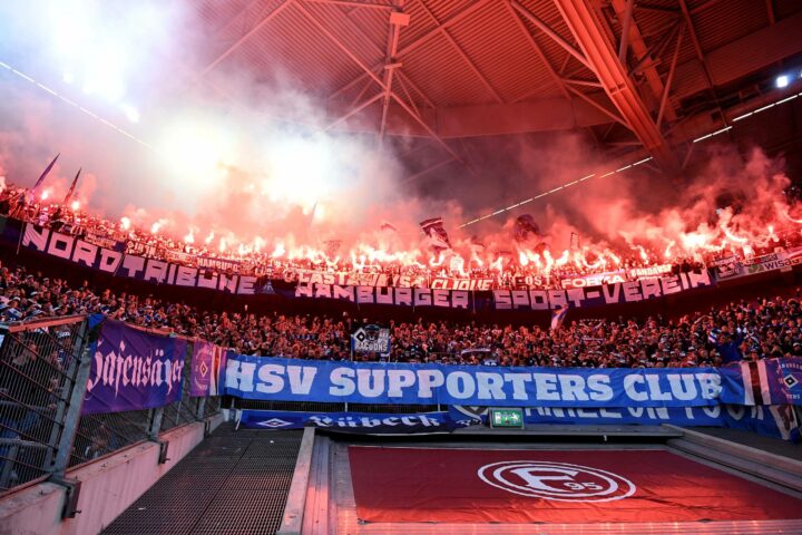 „Vollkommen überfordert“: Massive Kritik am Polizei-Einsatz gegen HSV-Fans