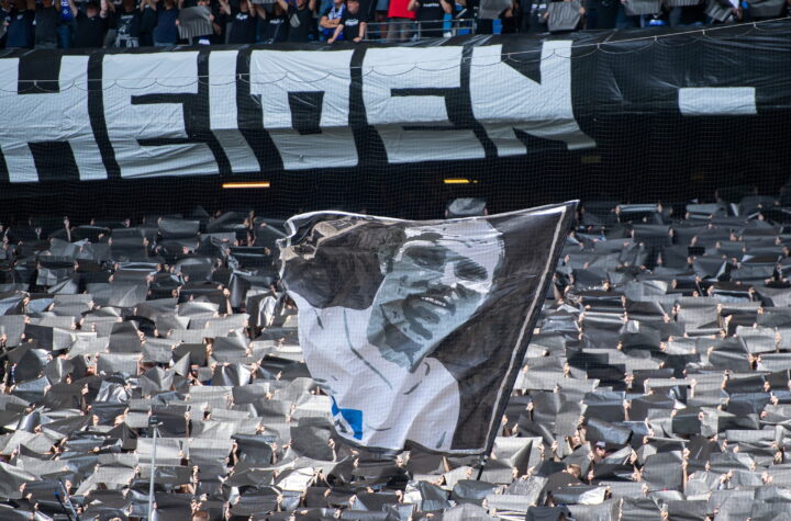 Ein Jahr nach seinem Tod: Wie Uwe Seeler heute Teil der HSV-Kabine ist