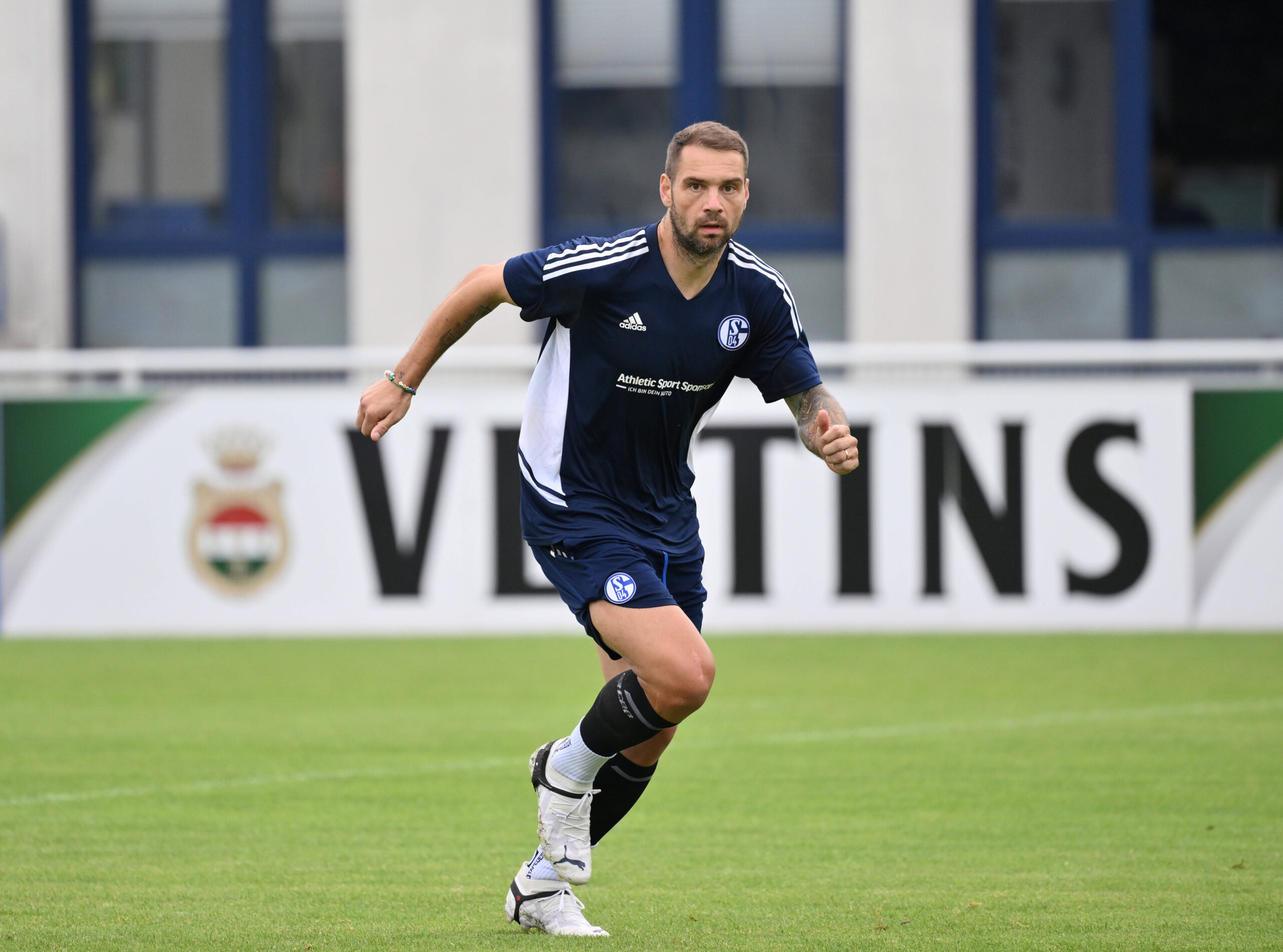 So Läuft Es Für Ex Hsv Star Lasogga Bei Schalke In Der 4 Liga 3497