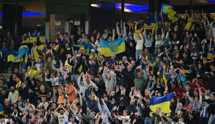 La Ola und Ukraine-Fahnen im HSV-Stadion – Donezk sagt: „Danke, Hamburg!“