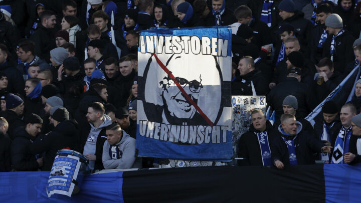 „Schäm dich, HSV!“ Fans protestieren in Nürnberg – Boss Boldt erklärt sich