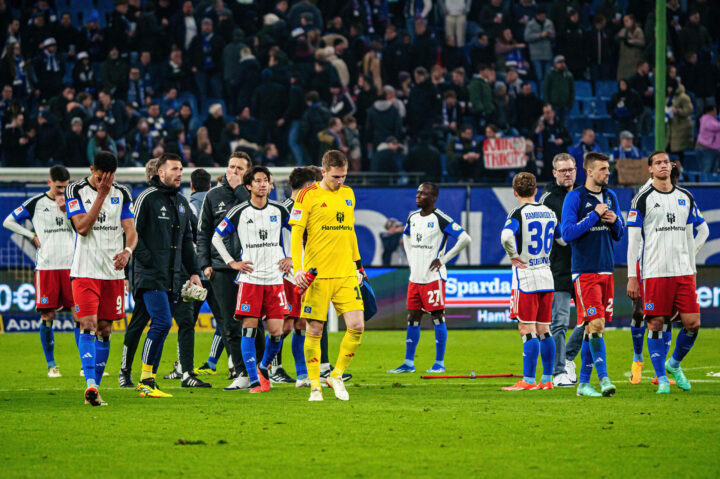 Heftige Reaktionen! Nach Kiel-Pleite: Volle Breitseite der HSV-Fans gegen die Profis