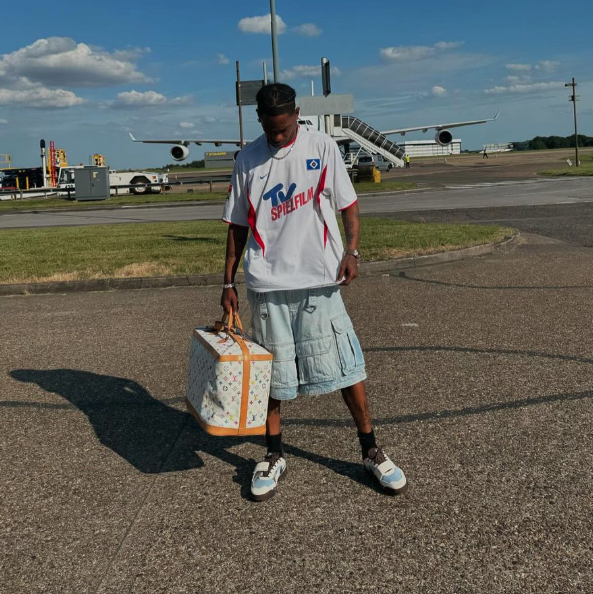 Travis Scott im HSV-Trikot