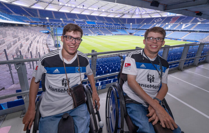 Sie sind Edel-Fans: Fricke-Zwillinge erhalten Traumplätze im HSV-Stadion