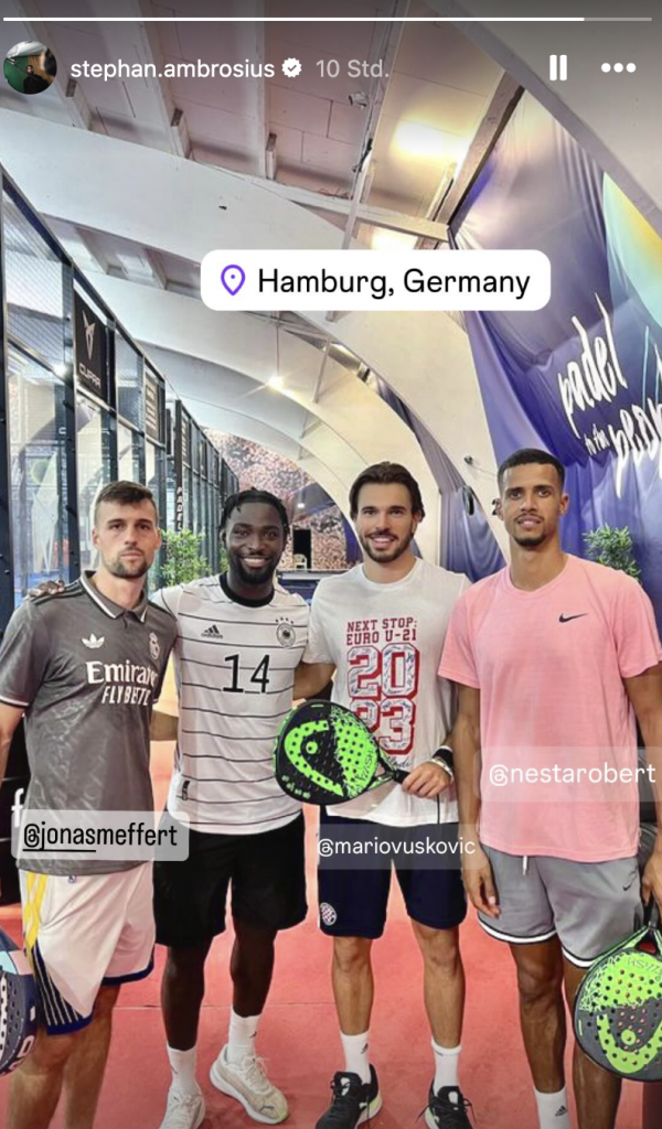 Jonas Meffert, Stephan Ambrosius, Mario Vuskovic und Robert Glatzel beim Padel-Tennis