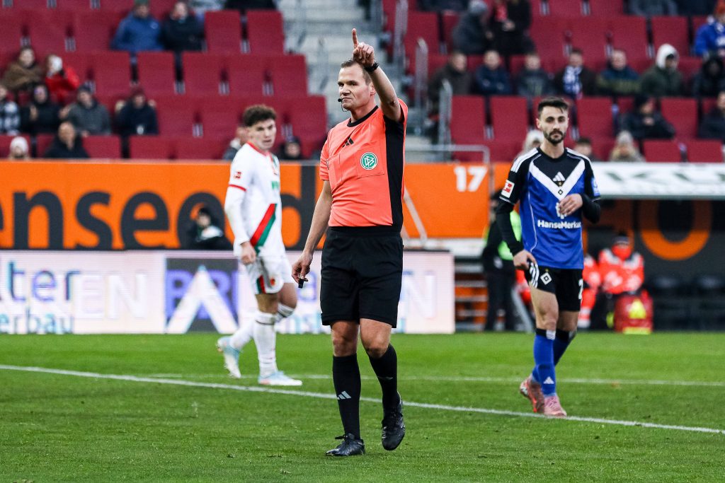Schiedsrichter Dr. Robin Braun wird das HSV-Spiel gegen Mainz leiten. (Quelle: IMAGO / Eibner)