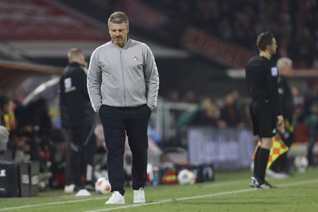 Lukas Kwasniok gerät beim nächsten HSV-Gegner Köln zunehmend unter Druck (Bildquelle: IMAGO / DeFodi Images)
