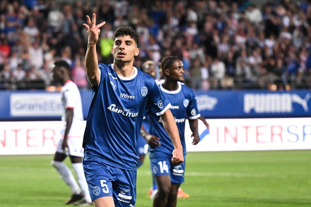 Der Franzose Martin Adeline steht wohl kurz vor einem Wechsel zum HSV (Bildquelle: IMAGO / Icon Sport).